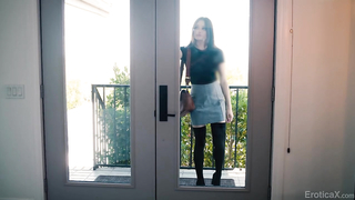 Liv Wild - Taking real estate photos