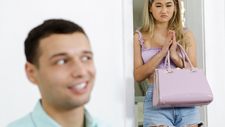 Sofia Su - Stepbrother Is A Gambler